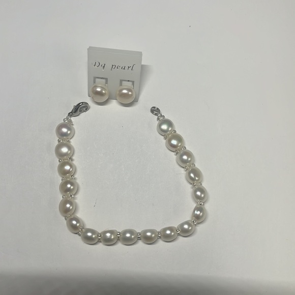 Pearl Necklace and Bracelet - Picture 2 of 2